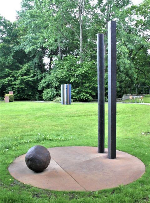 Ansgar Nierhoff, Platz, 1991, Dauerleihgabe der Kunststiftung Lüdenscheid; Foto: Klaus Crummenerl